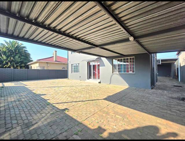 OFFICE FOR SALE IN BOKSBURG SOUTH